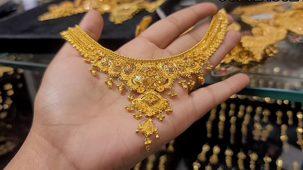 Gold Prices Drop in Global and Local Markets
