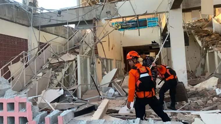 7.7 Magnitude Earthquake Strikes Off Indonesia’s Coast