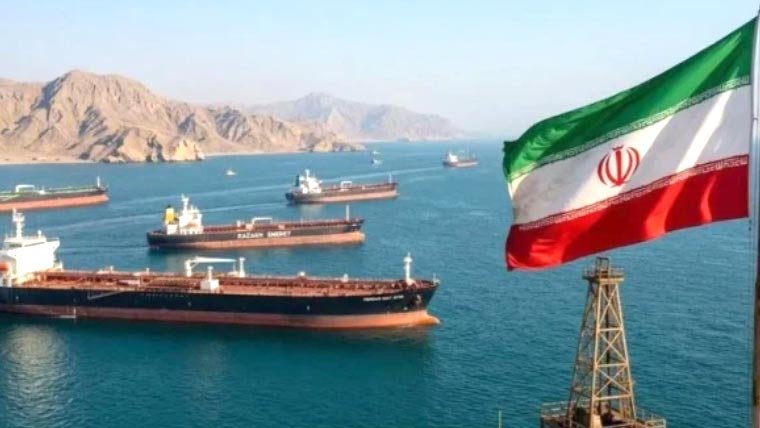 Iran Blacklists 45 Oil Tankers Crossing Strait of Hormuz After US Sanctions