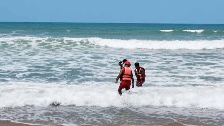 Two Drown off Hawksbay Beach in Karachi, Search Underway