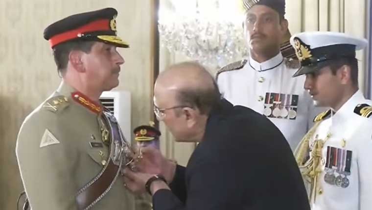 President Zardari Awards Nishan-e-Imtiaz Military to Gen Aamer Raza