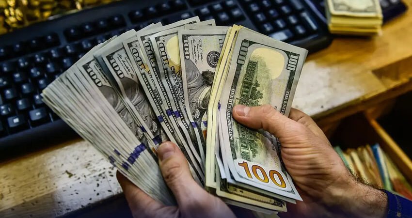 US Dollar Drops Sharply in Pakistan’s Open Market