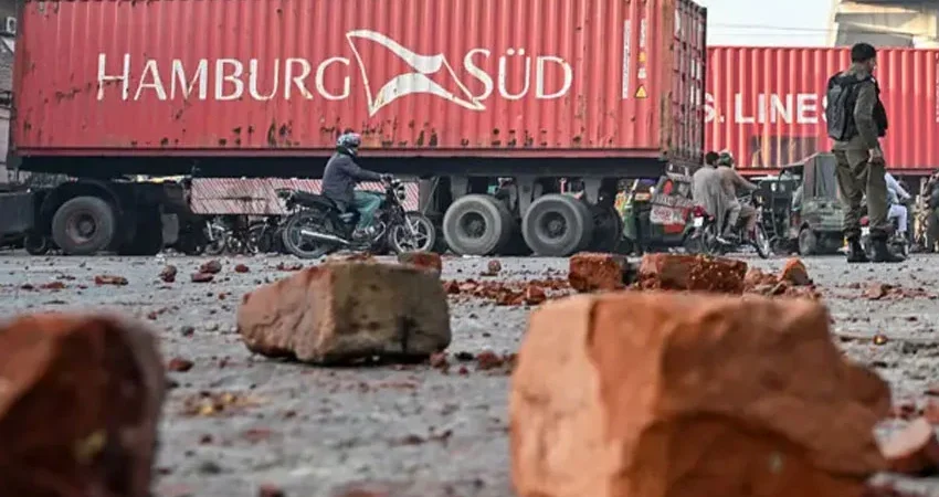 Trenches to Be Dug on Highways Leading from Khyber Pakhtunkhwa to Islamabad to Block Protest Convoys