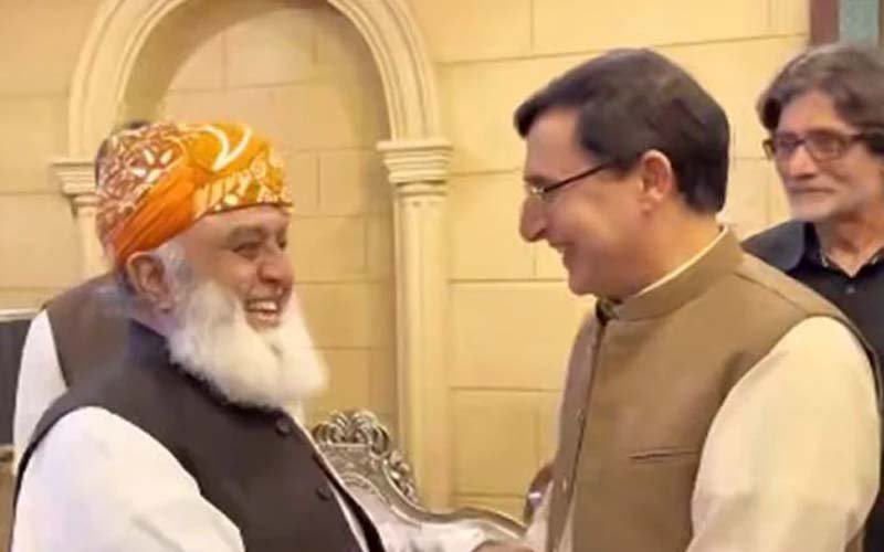 PTI Fails to Persuade JUI-F Chief Fazlur Rehman for Joint Protest Outside Parliament