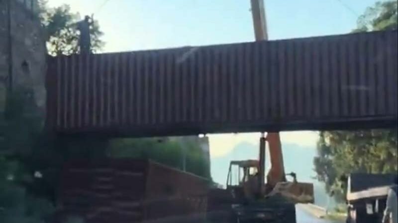 Removal of Containers Begins in Islamabad After Three Weeks; Police Chief Orders Clear Roads by Evening