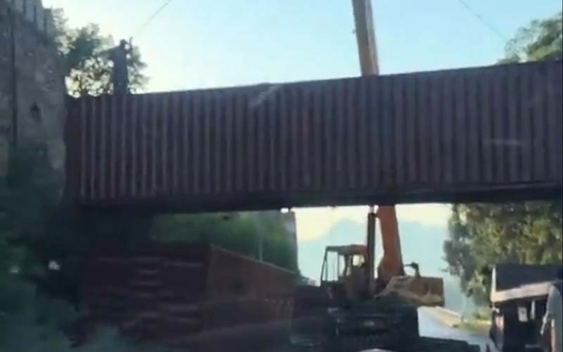 Removal of Containers Begins in Islamabad After Three Weeks; Police Chief Orders Clear Roads by Evening