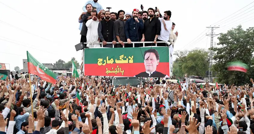 PTI Long March Enters Seventh Day, Heads Toward Mardan After Passing Through Charsadda