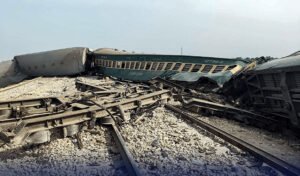 Rahman Baba Express Derails Near Multan, Resulting in 5 Fatalities and Over 30 Injuries