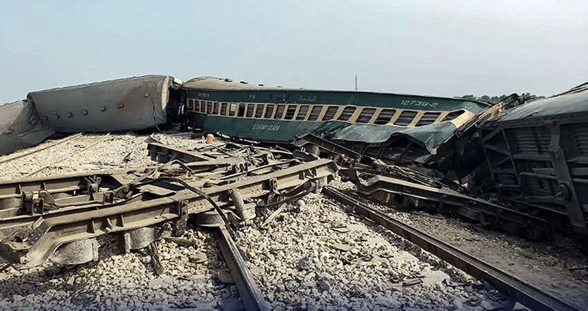 Rahman Baba Express Derails Near Multan, Resulting in 5 Fatalities and Over 30 Injuries