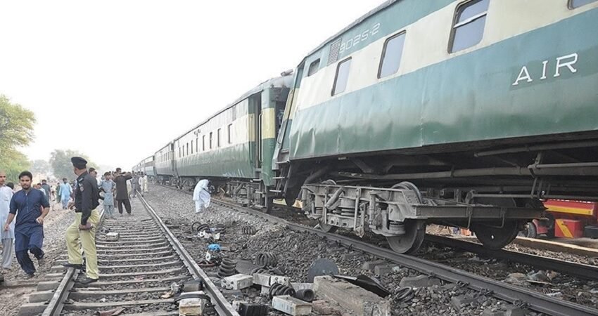 Millat Express Carriage Derails Near Daharki, Disrupting Train Services for Three Hours